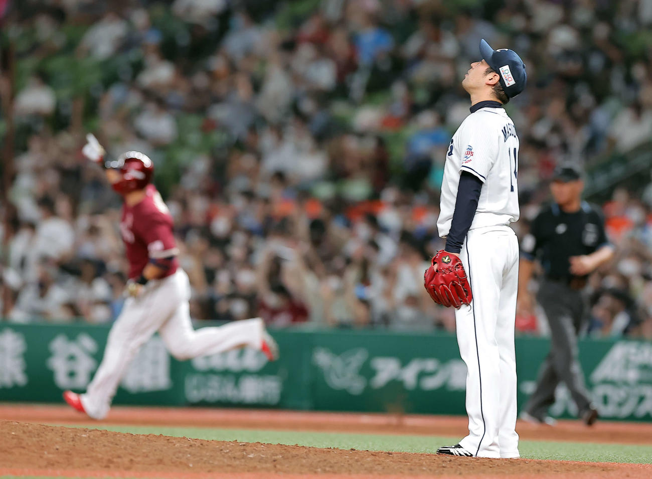 西武対楽天　11回表楽天無死、浅村に決勝の中越え本塁打を許し、天を仰ぐ増田（撮影・浅見桂子）