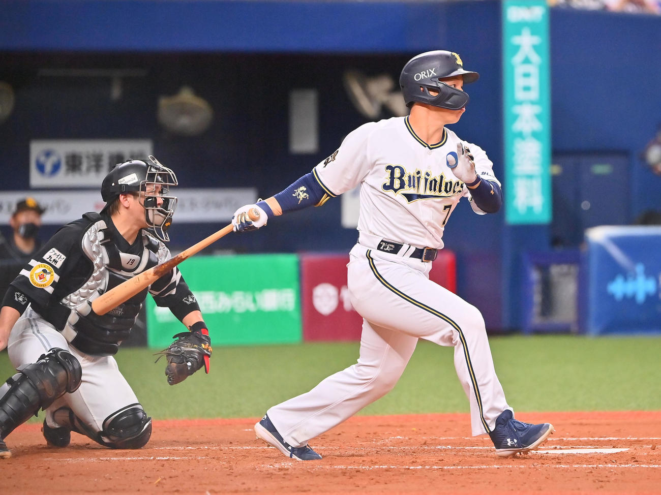 オリックス対ソフトバンク　3回裏オリックス無死二、三塁、中前適時打を放つ吉田正（撮影・和賀正仁）