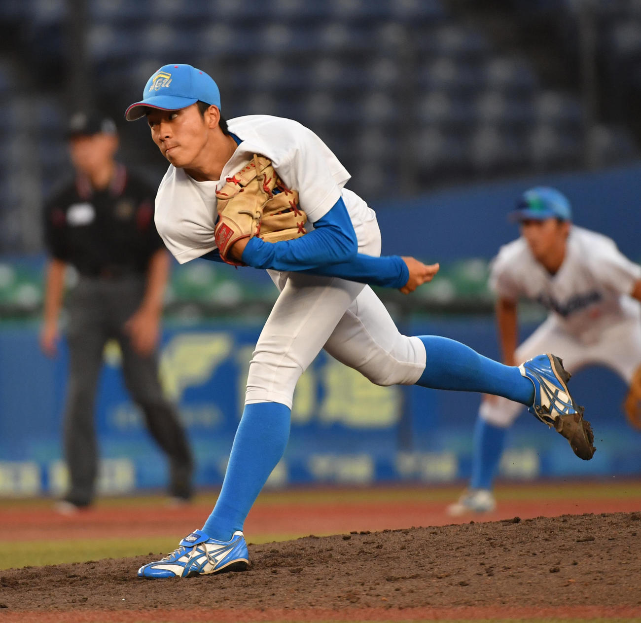 日大対青学大　7回から登板した青学大・常広（撮影・柴田隆二）