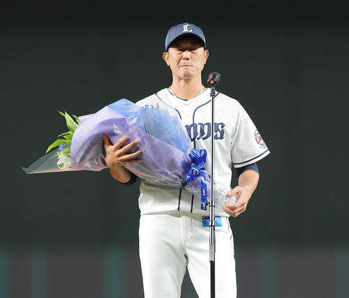 西武】内海哲也3度胴上げ「諦めず、泥くさく、自分らしく頑張ってき