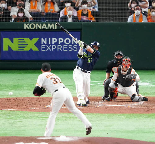 巨人対ヤクルト　3回表ヤクルト無死二塁、二ゴロに倒れる村上。投手赤星（撮影・江口和貴）