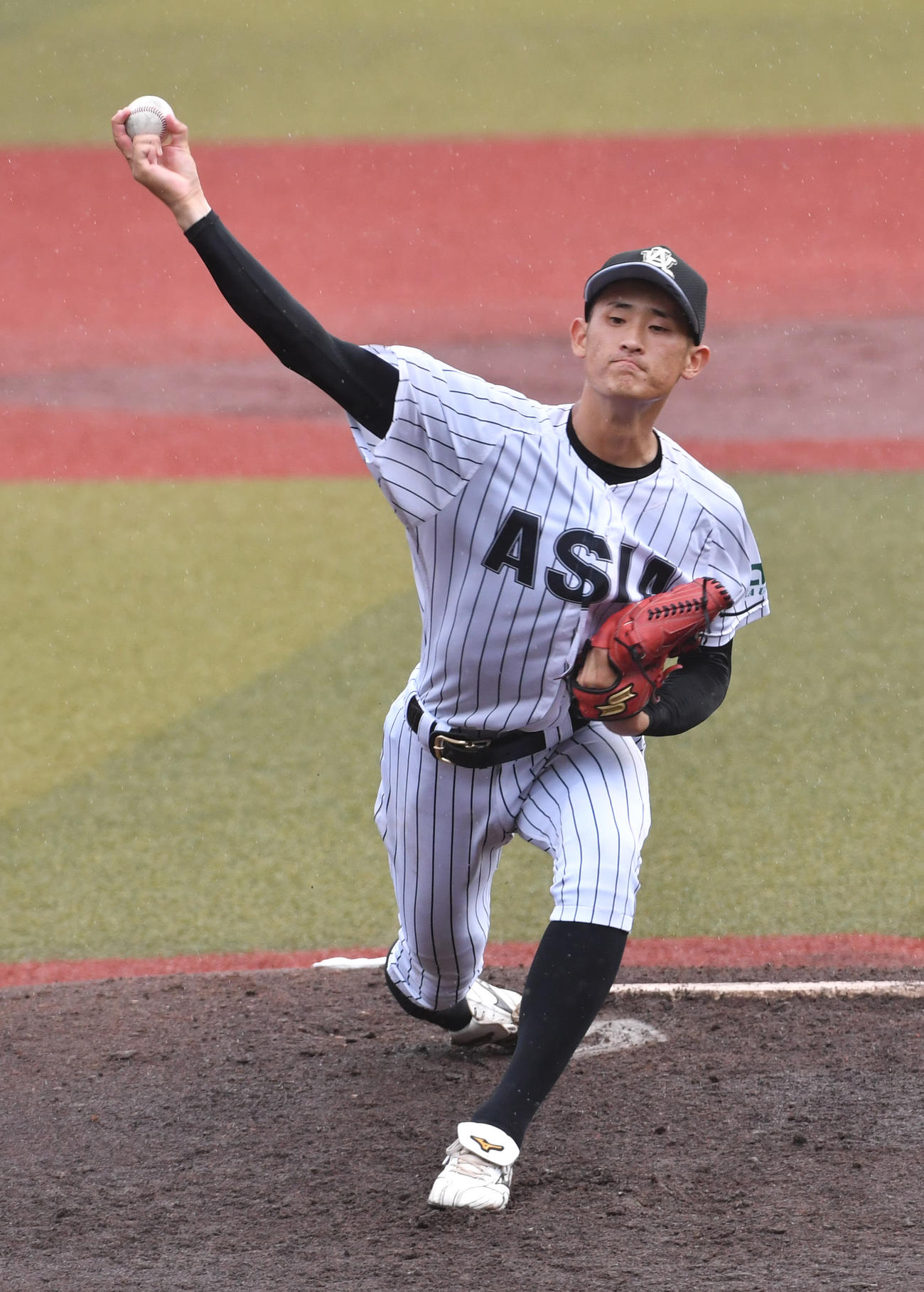 中大対亜大　3安打完封勝利を挙げた亜大・草加（撮影・柴田隆二）