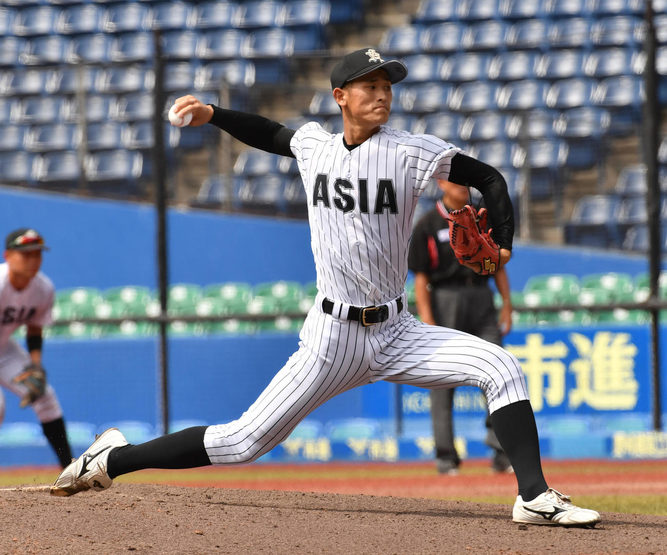 中大対亜大　先発した亜大・草加（撮影・柴田隆二）