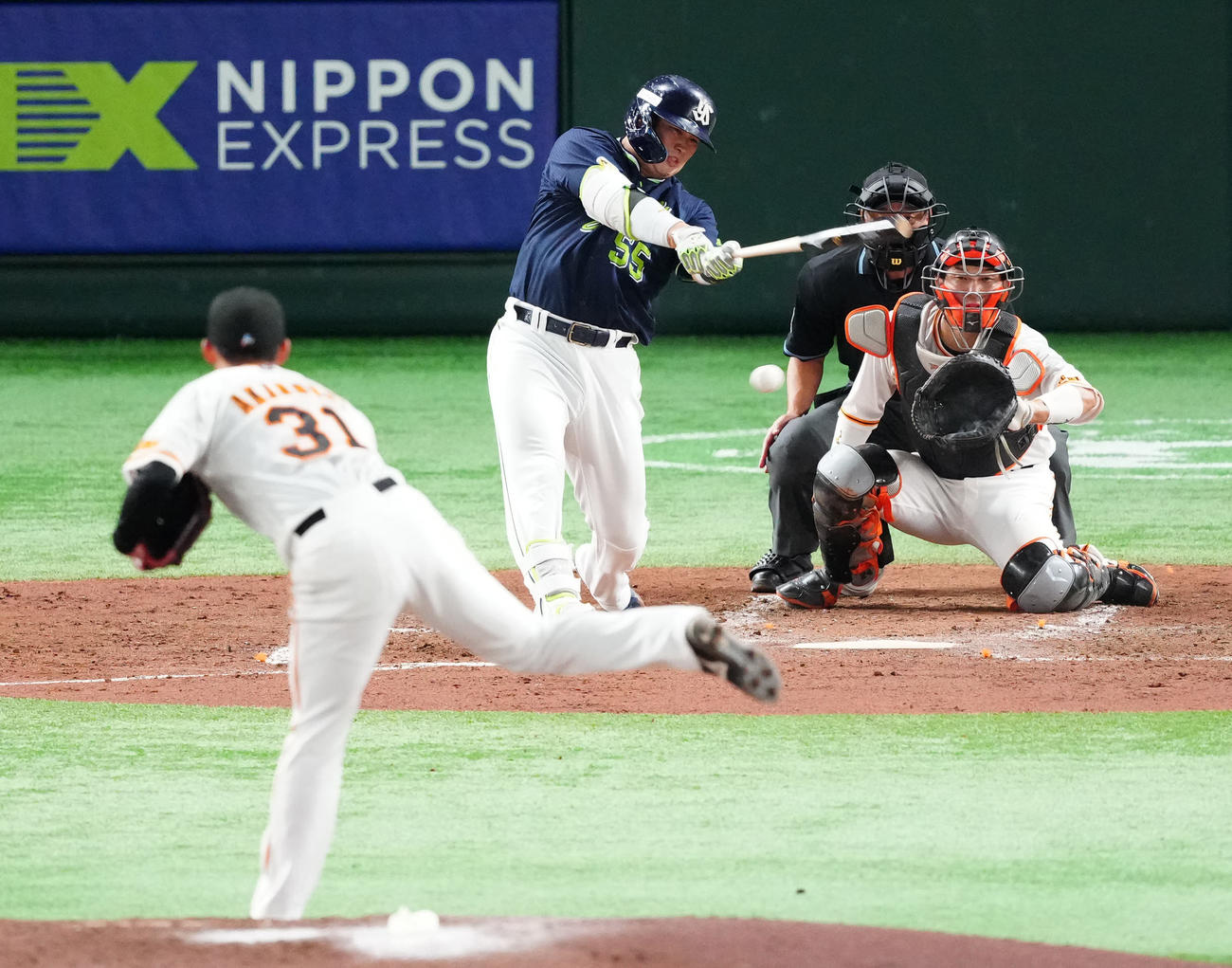巨人対ヤクルト　3回表ヤクルト無死二塁、二ゴロに倒れる村上。投手赤星（撮影・江口和貴）