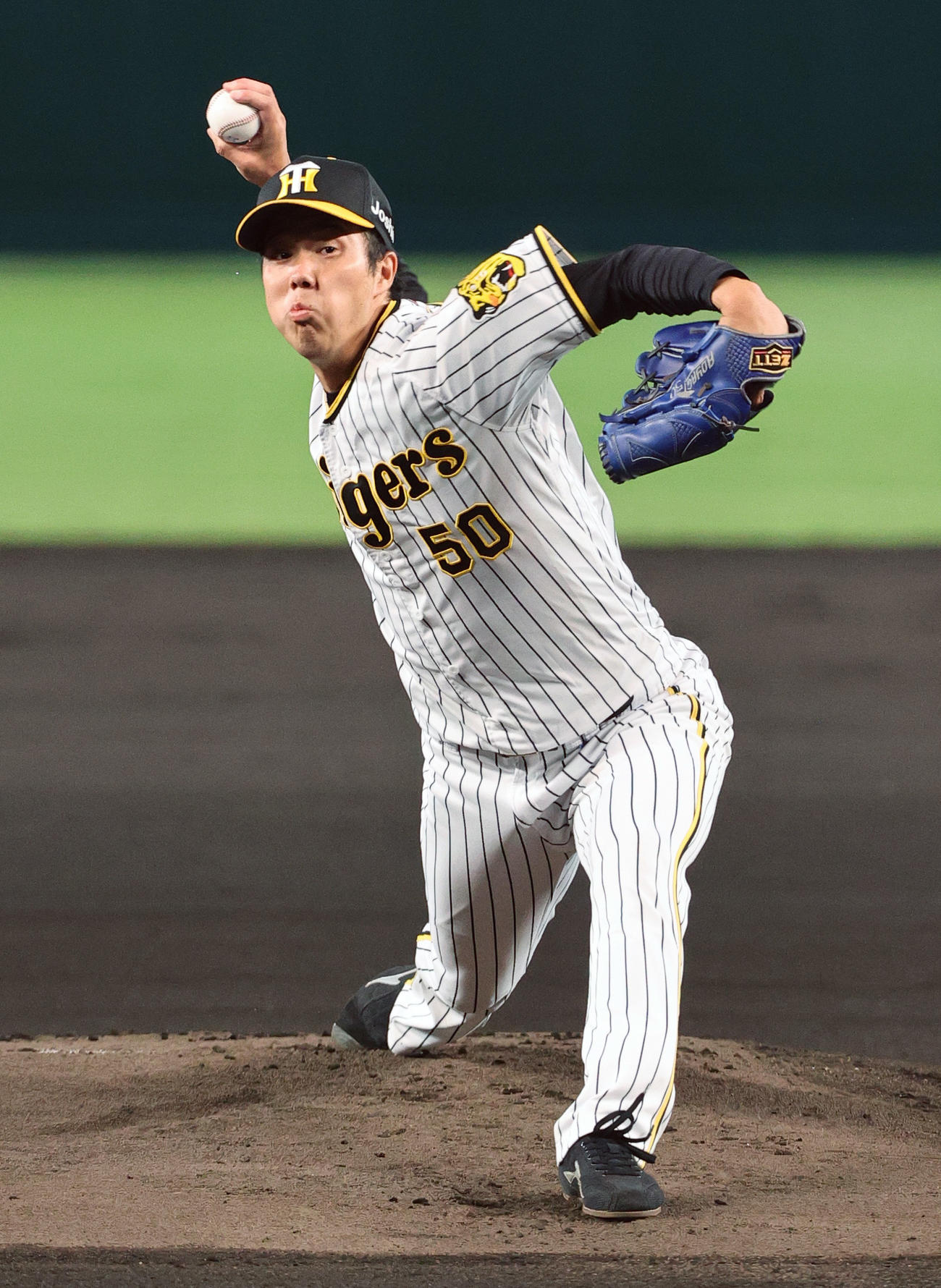 阪神対DeNA　力投する阪神先発の青柳（撮影・上山淳一）