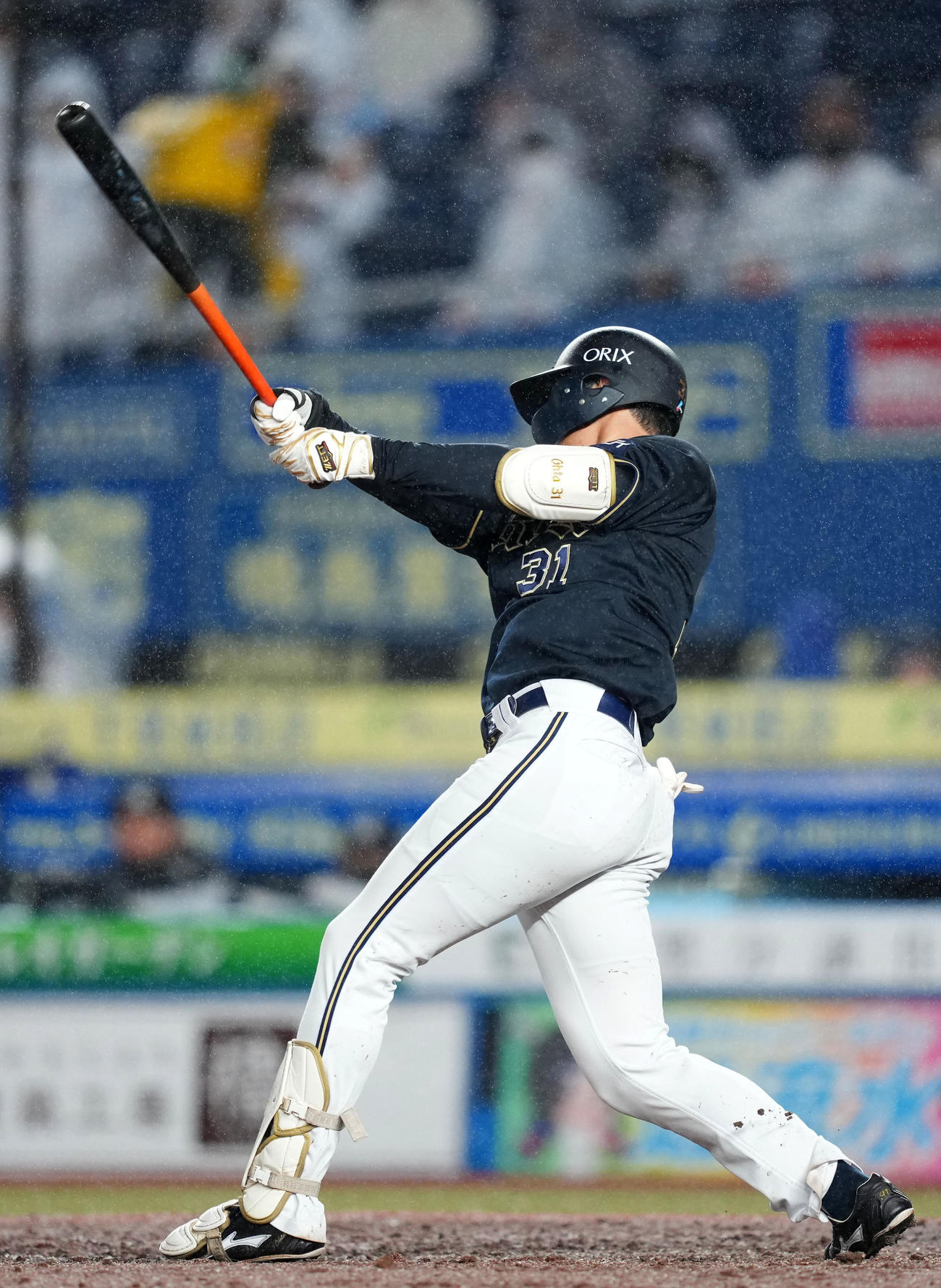 ロッテ対オリックス　5回表オリックス無死、右中間へ本塁打を放つ太田（撮影・横山健太）