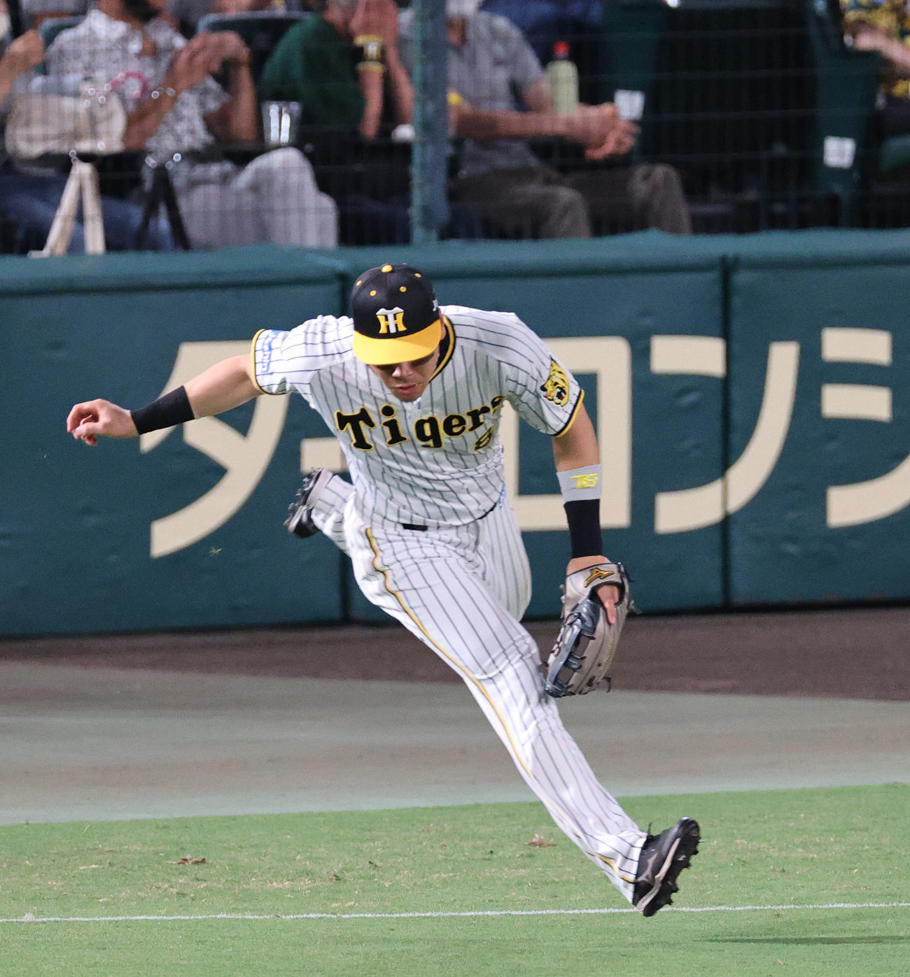 9月18日阪神対ヤクルト　6回表ヤクルト無死二塁、山崎のバントの時、藤浪の一塁悪送球をカバーした佐藤輝も後逸し、先制を許す