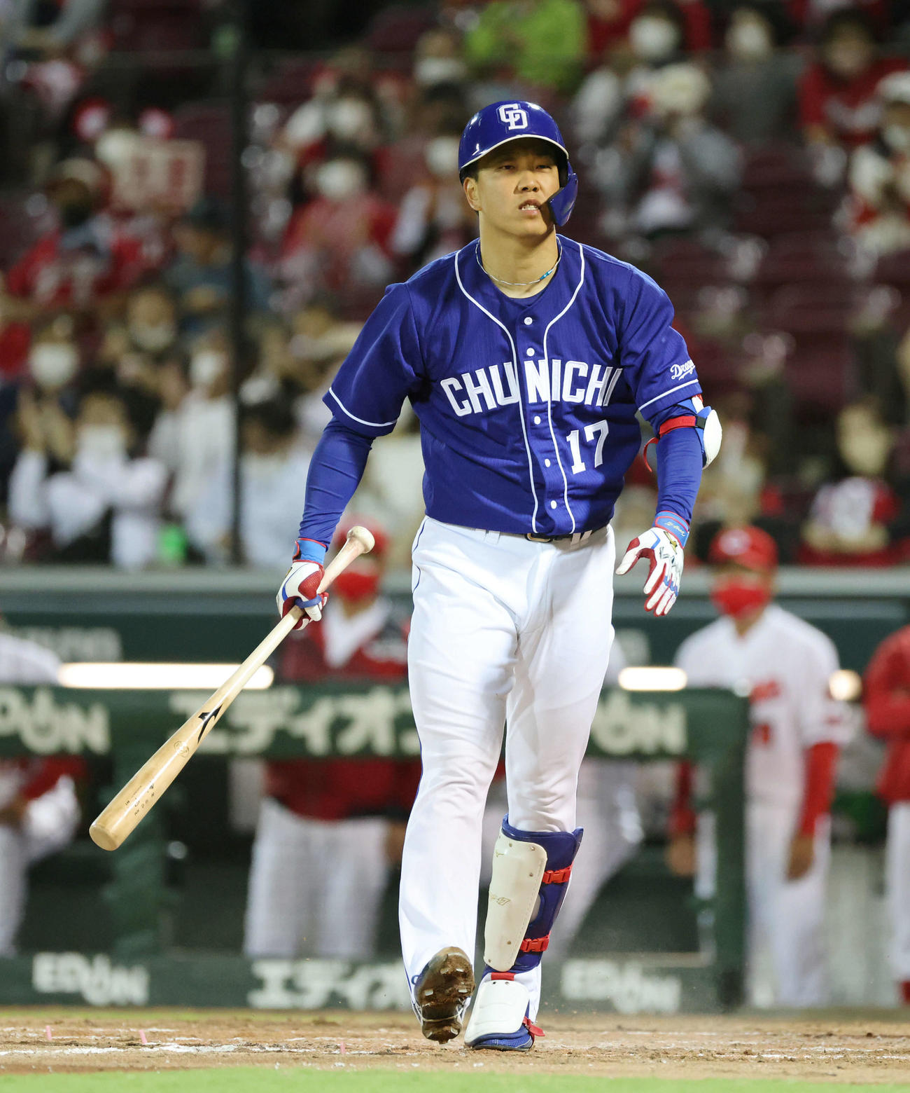 広島対中日　4回表中日2死満塁、三振に終わり、悔しがる柳（撮影・加藤孝規）