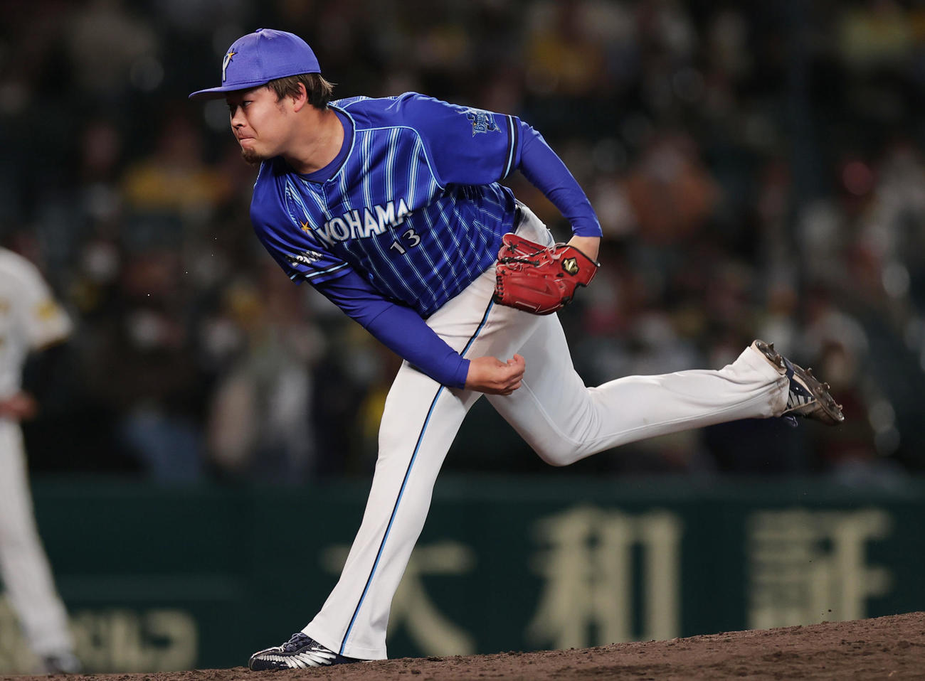 阪神対DeNA DeNA3番手で登板する伊勢（撮影・前田充）