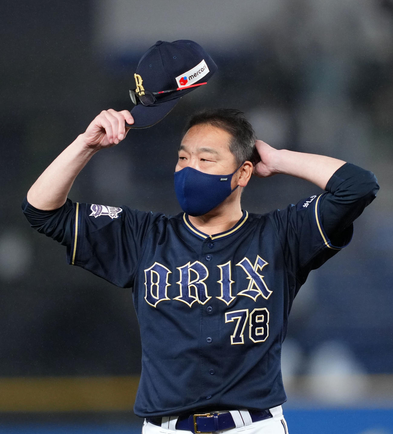 ロッテ対オリックス　試合を終え引き揚げるオリックス中嶋監督（撮影・横山健太）