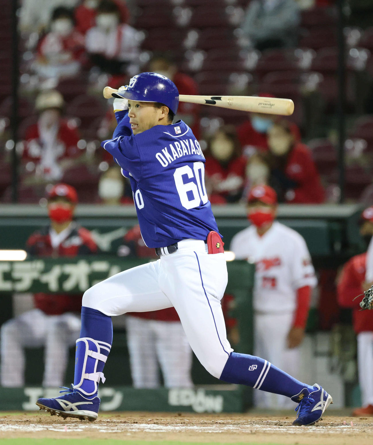 広島対中日　11回表中日2死一、二塁、岡林は勝ち越し適時二塁打を放つ（撮影・加藤孝規）