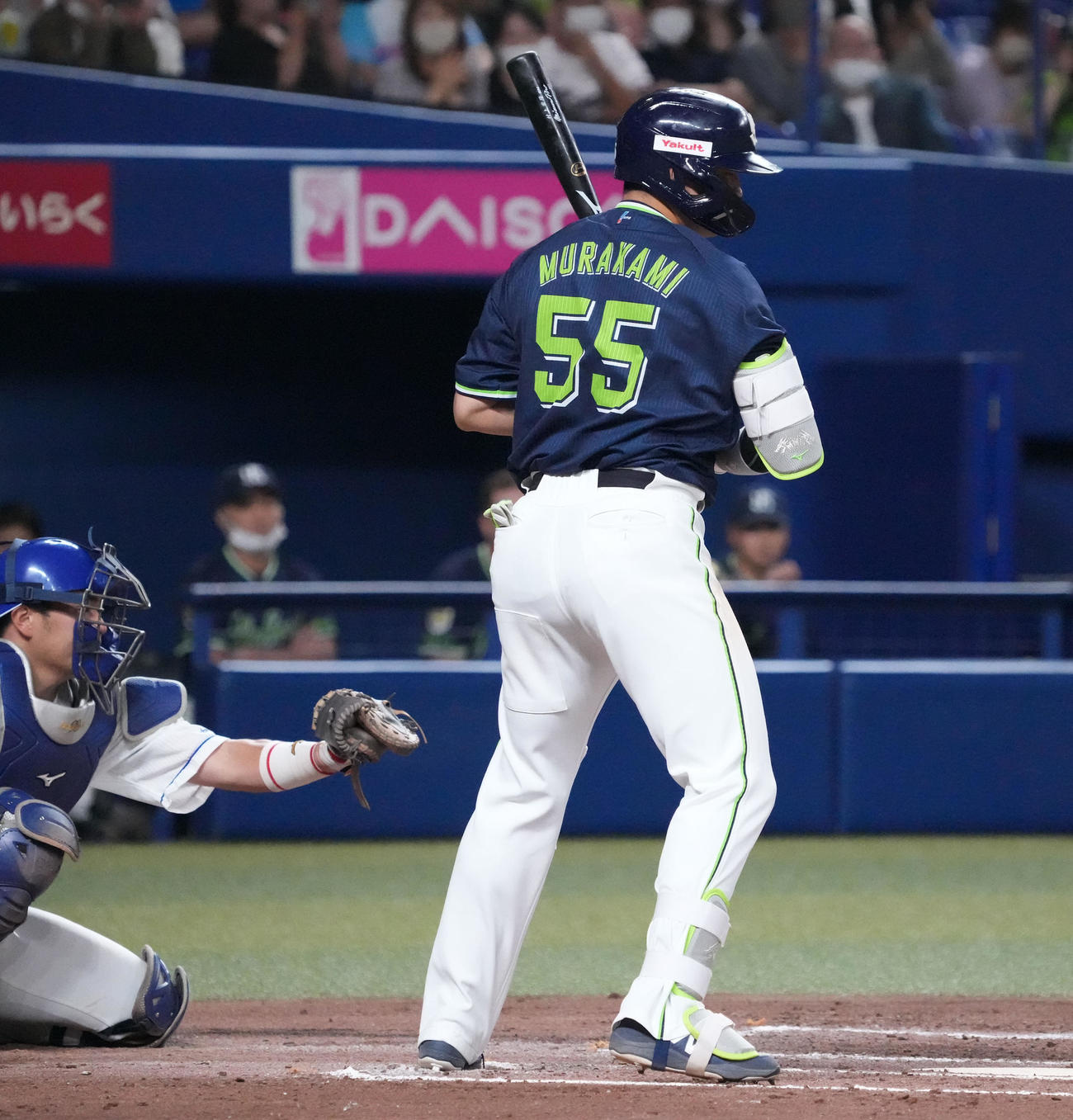 中日対ヤクルト　7回表ヤクルト2死、見逃し三振に倒れる村上（撮影・森本幸一）