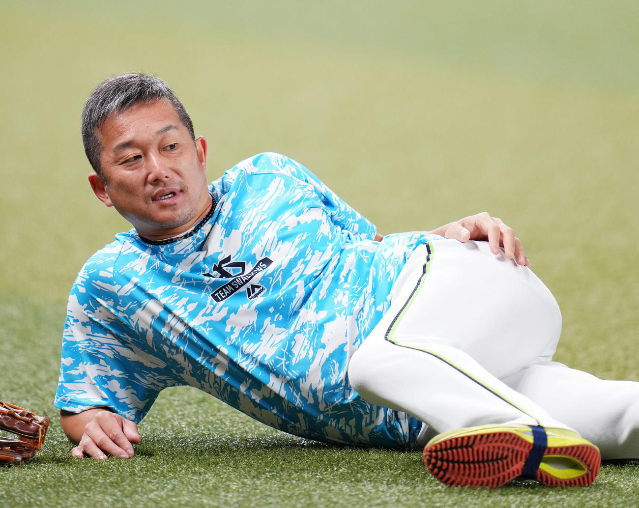 中日対ヤクルト　トレーニングをするヤクルト石川（撮影・横山健太）