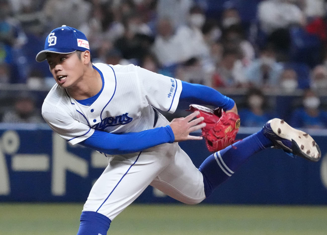 中日対ヤクルト　7回表、中日4番手で登板する根尾（撮影・森本幸一）