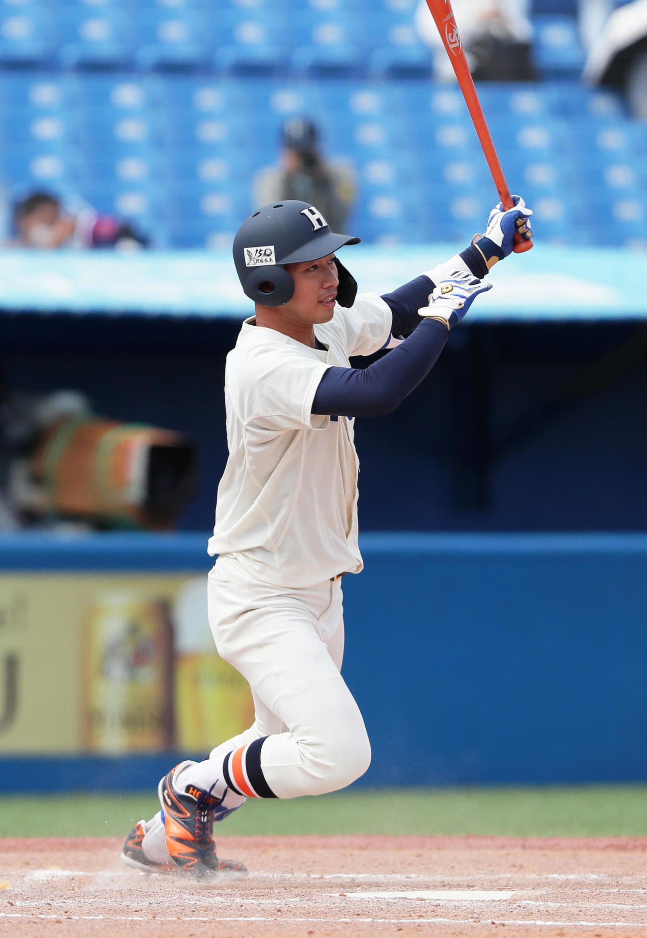 法大対立大　3回表法大2死一、二塁、今泉は右適時二塁打を放つ（撮影・足立雅史）
