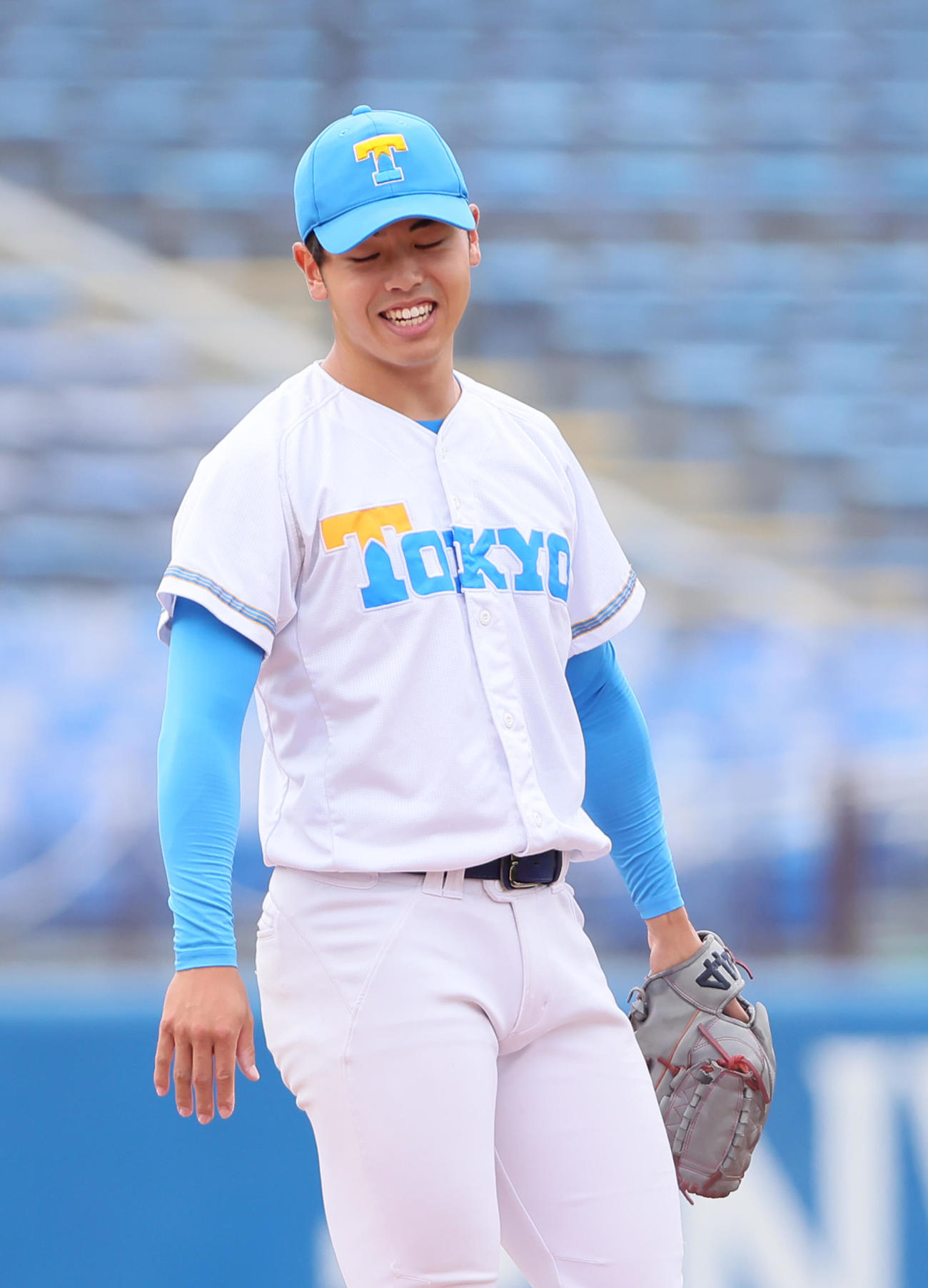 慶大対東大　1回表慶大1死一塁、広瀬に左越え2点本塁打を許し渋い顔を見せる井沢（撮影・足立雅史）