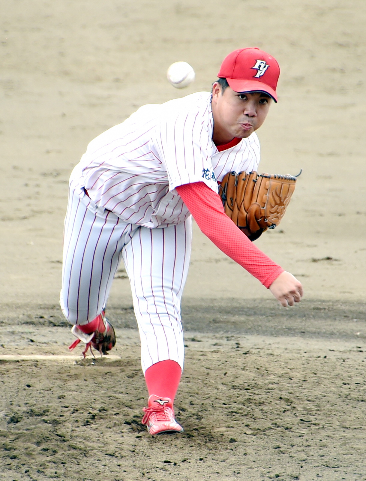 17日、青森大戦で8回2失点と好投の富士大・金村