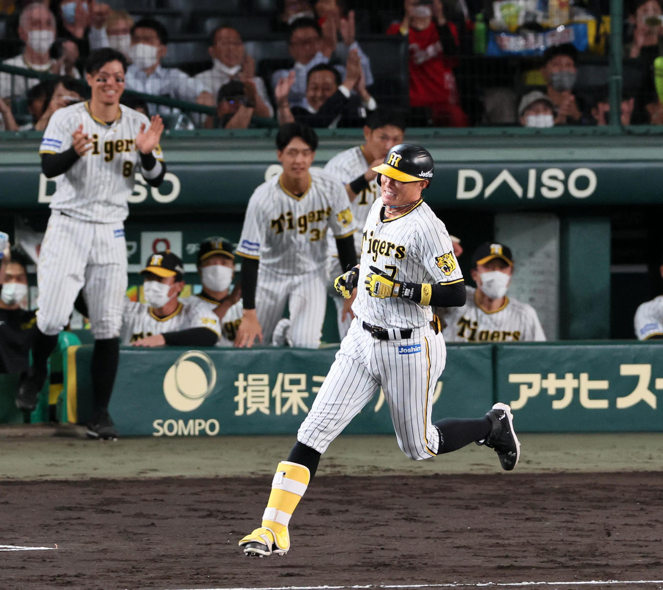 阪神対広島　5回裏阪神無死、代打糸井は左前打を放つ（撮影・加藤哉）