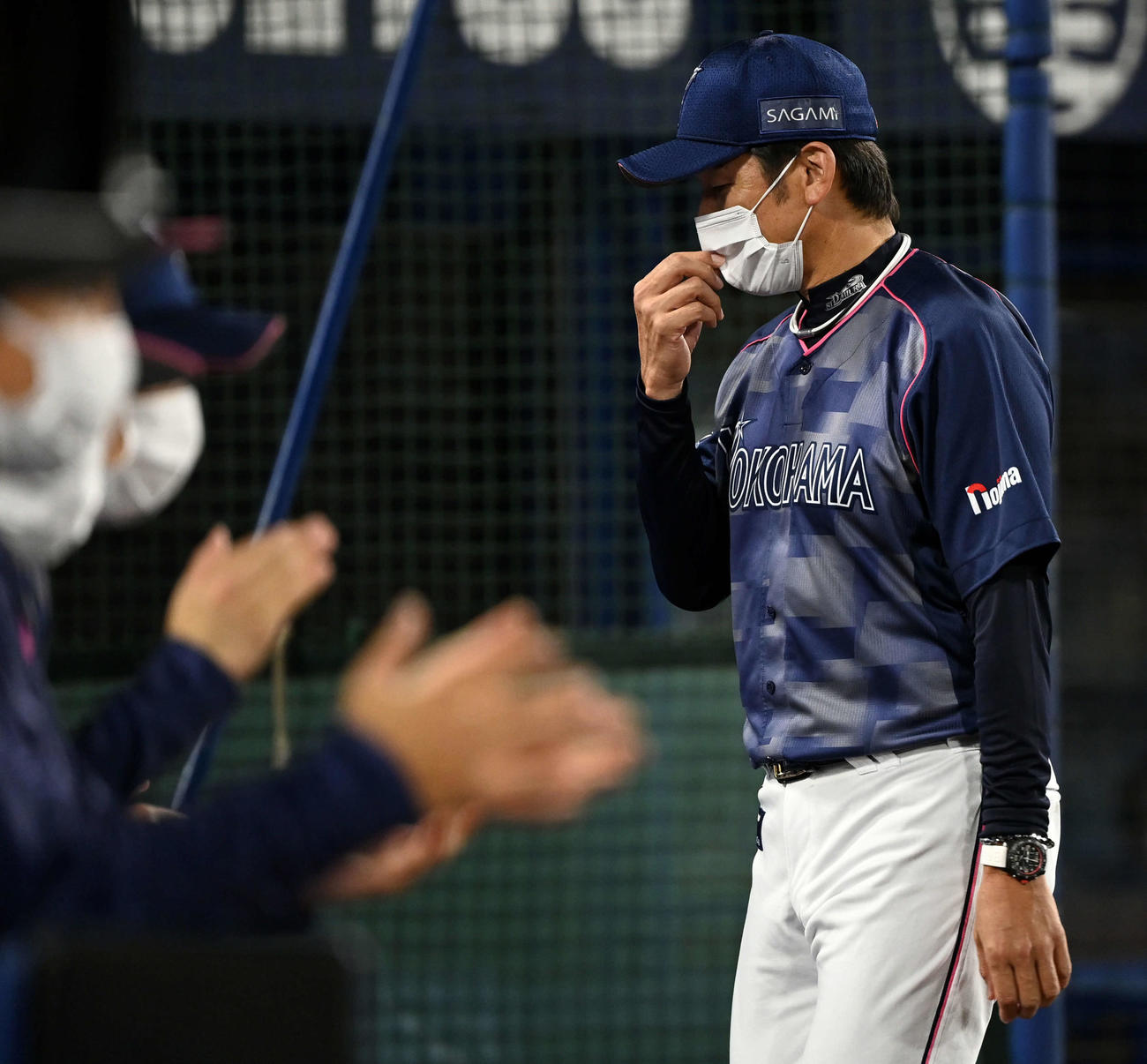 DeNA対巨人　巨人に2－1で敗れたDeNA三浦監督（撮影・たえ見朱実）