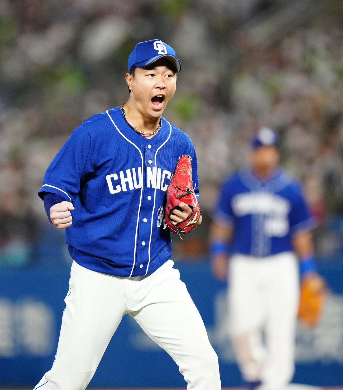 ヤクルト対中日　7回裏ヤクルト2死一、二塁、中村を遊ゴロに仕留め、ガッツポーズを見せる高橋宏（撮影・江口和貴）