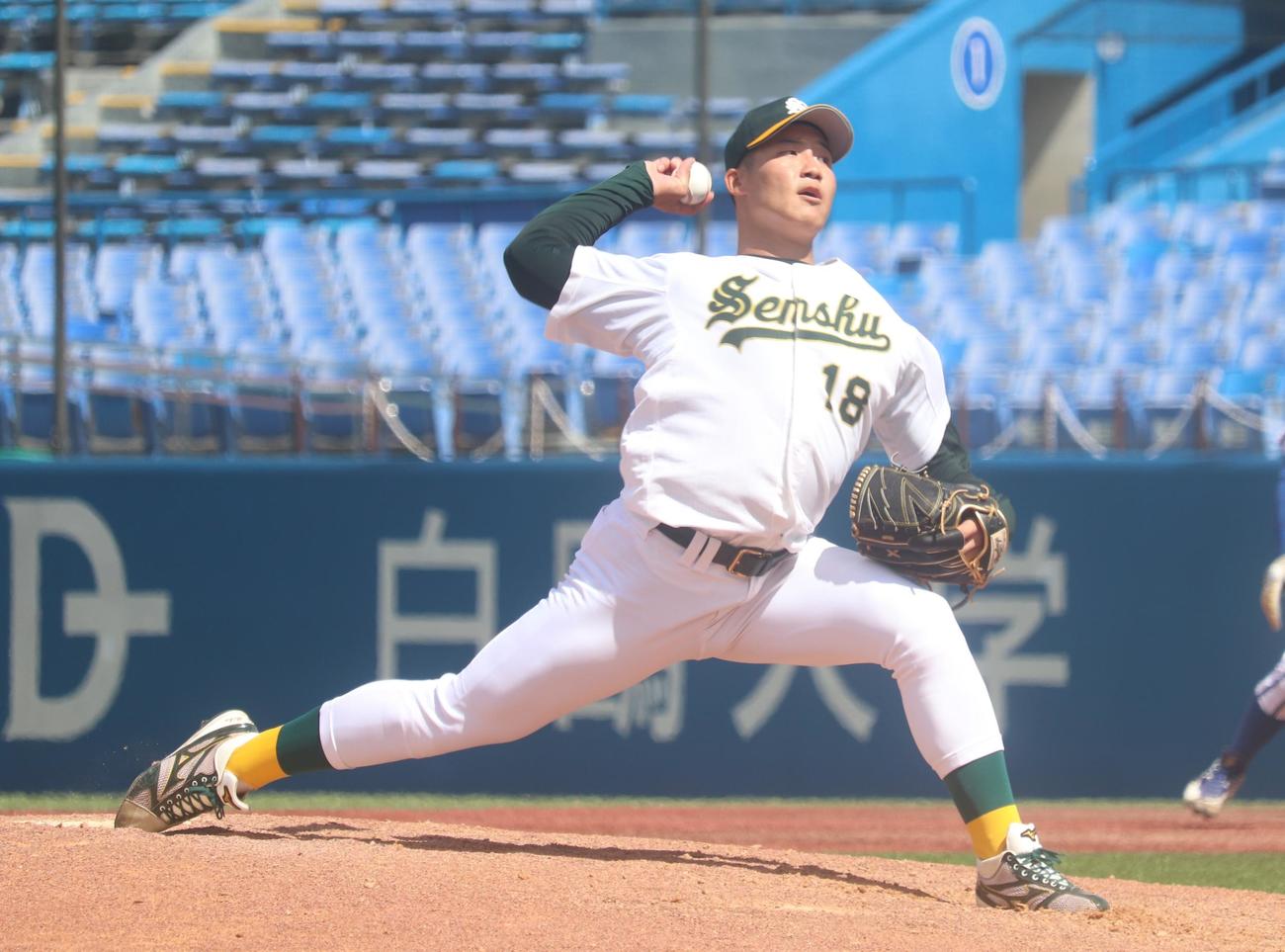 専大・菊地吏玖投手（2022年9月6日撮影）