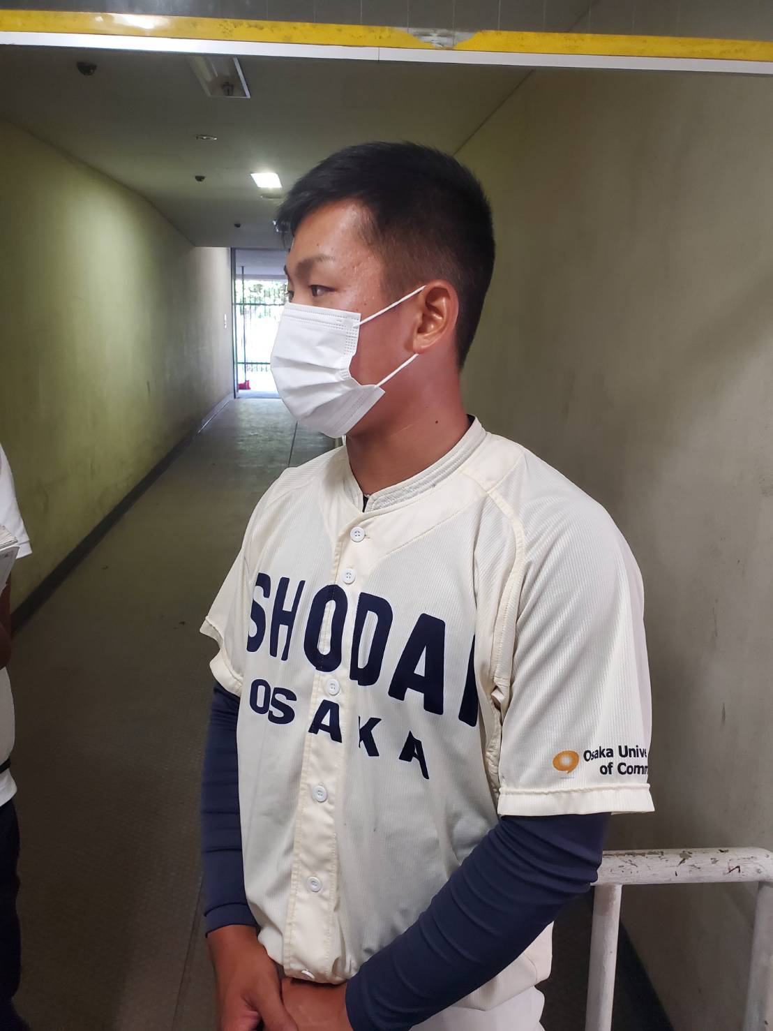 今秋ドラフト候補の大商大・伊原陵人投手は3カ月ぶりの実戦登板後、取材を受けた