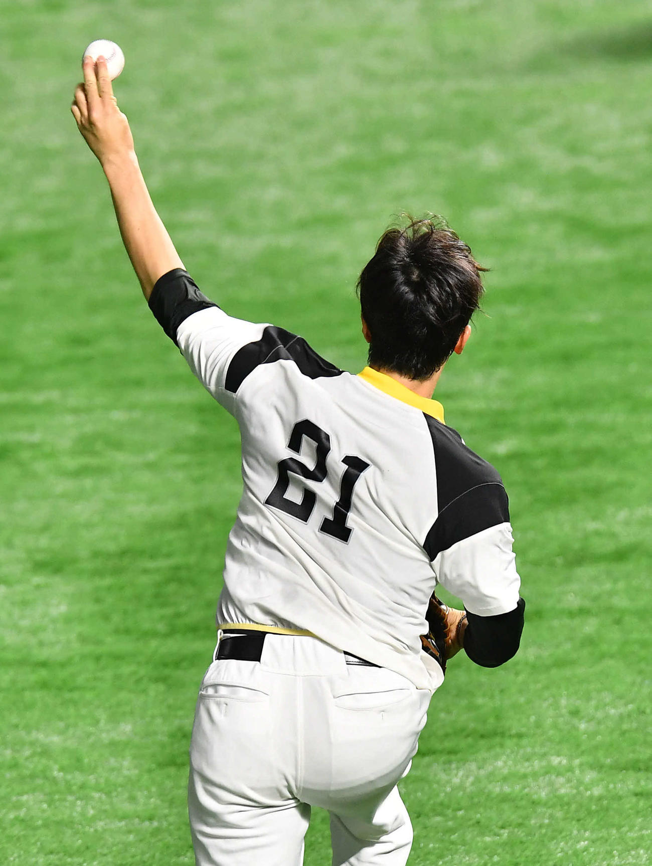 キャッチボールを行う和田（撮影・岩下翔太）