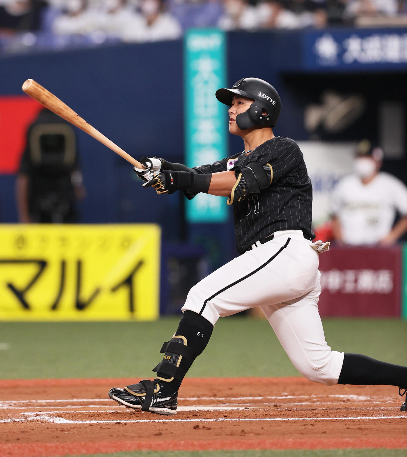 オリックス対ロッテ　7回表ロッテ1死、山口は左越え本塁打を放つ（撮影・上山淳一）