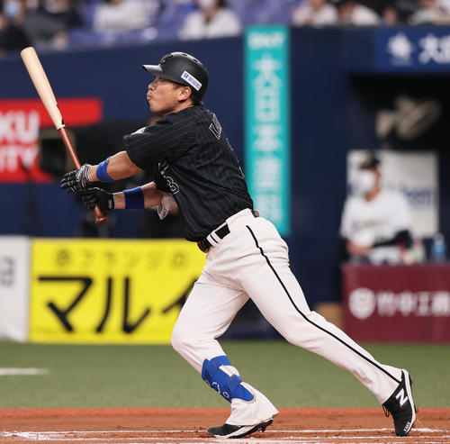 ロッテ】角中勝也1号3ラン 20日の鳥襲来「行ったら面白いかなと