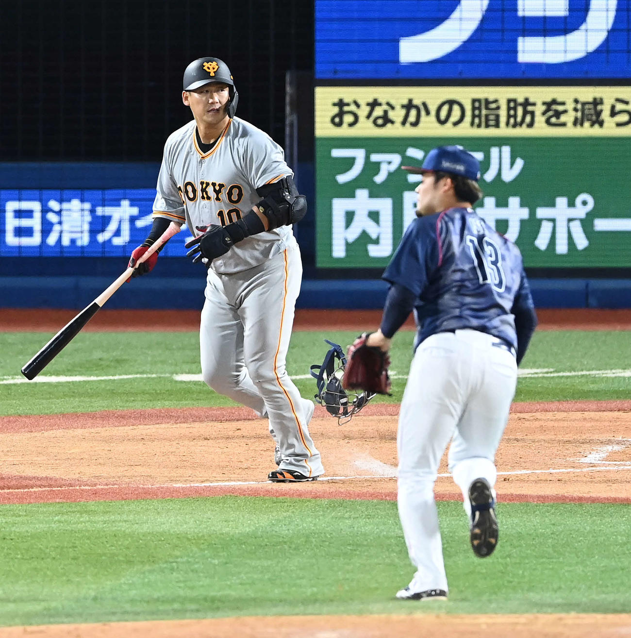 DeNA対巨人　8回表巨人無死満塁、右飛に終わる中田（撮影・たえ見朱実）