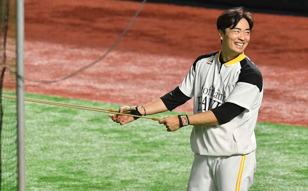 レーニング中に談笑する和田（撮影・岩下翔太）
