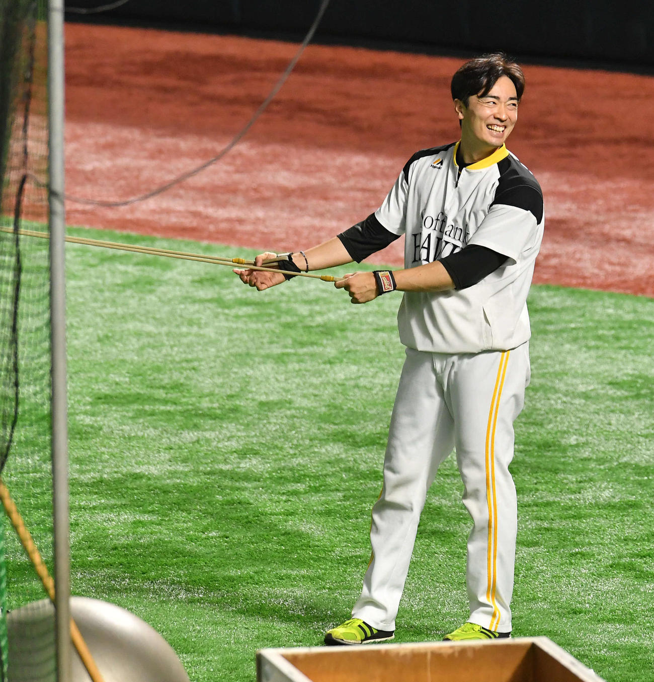 トレーニング中に談笑する和田（撮影・岩下翔太）