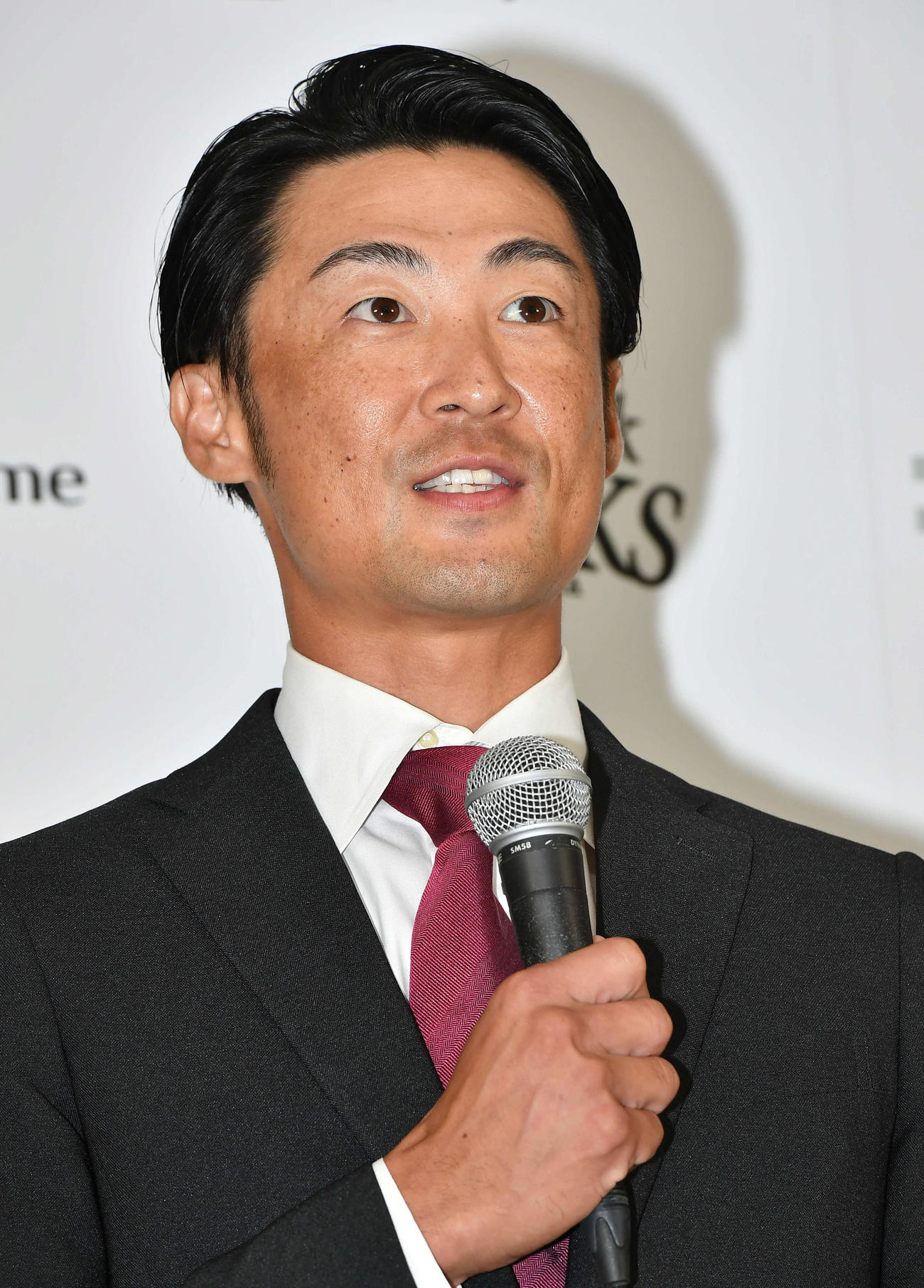 引退会見を行う明石（撮影・岩下翔太）