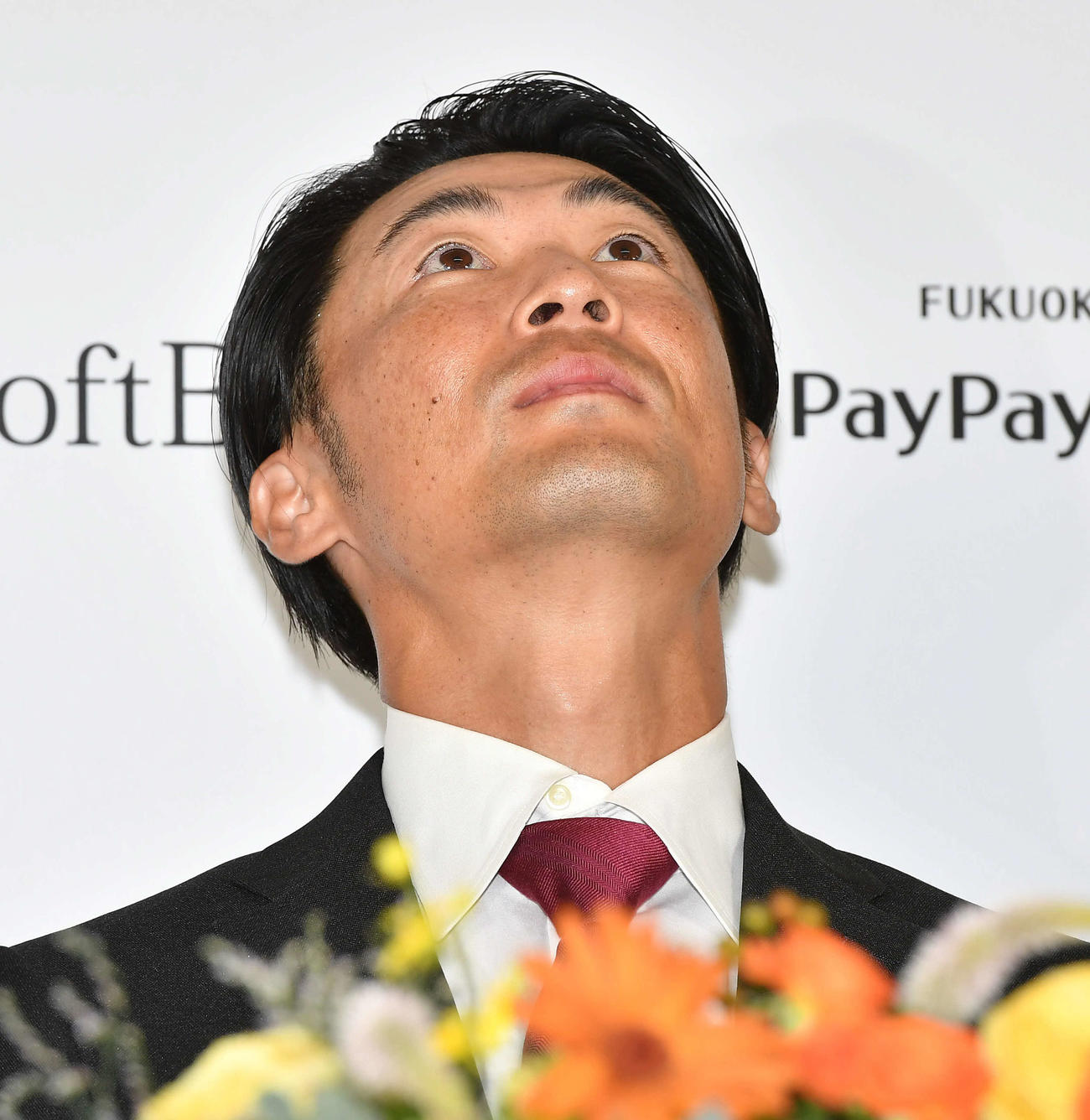 引退会見で言葉を詰まらせる明石（撮影・岩下翔太）