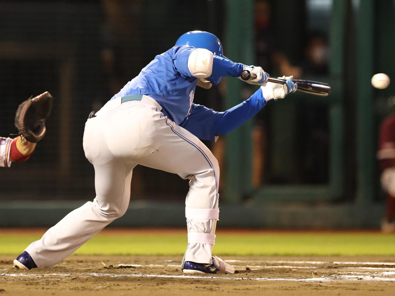 楽天対日本ハム　10回表日本ハム無死一、二塁、犠打を決める清宮（撮影・佐藤翔太）