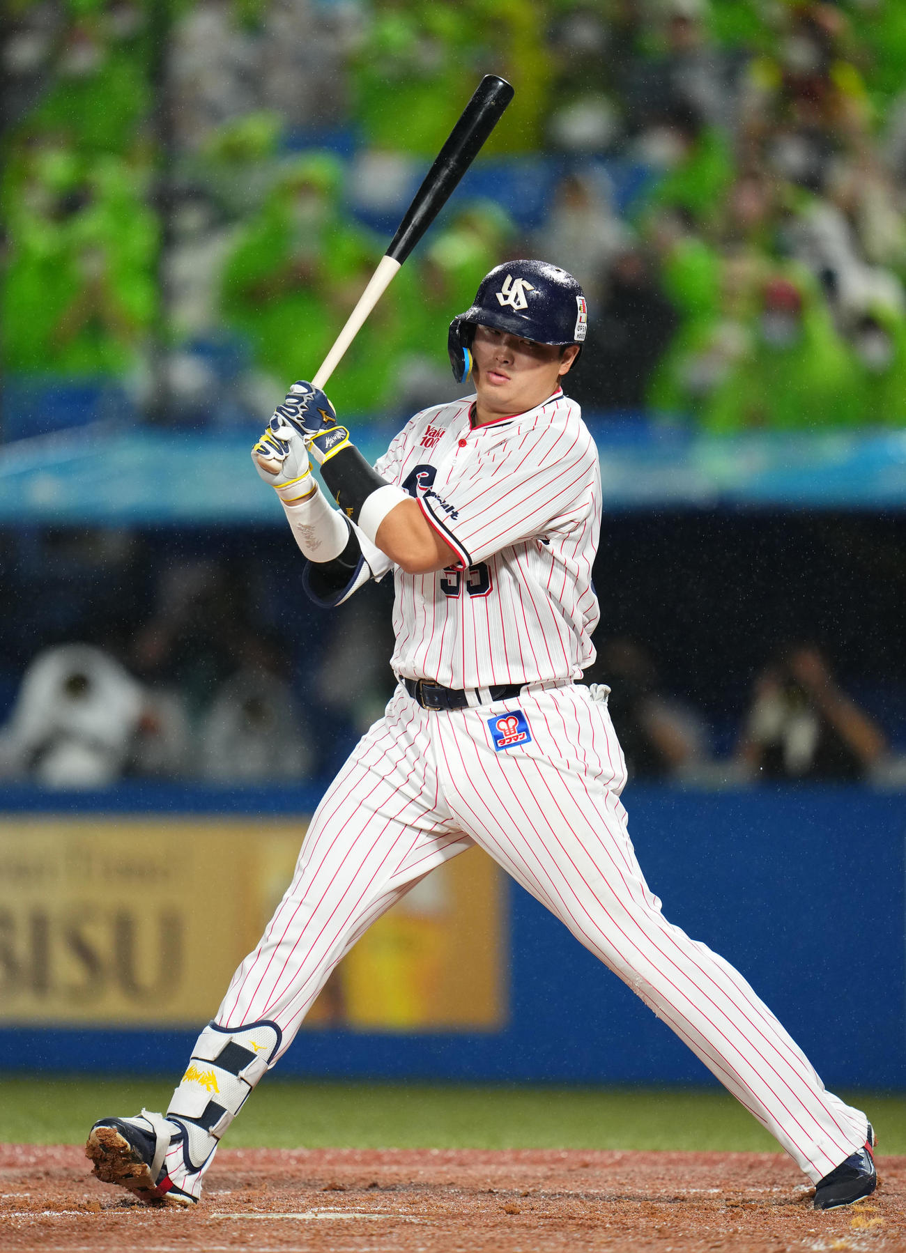 ヤクルト対DeNA 2回裏ヤクルト無死、三振に倒れる村上（撮影・横山健太）