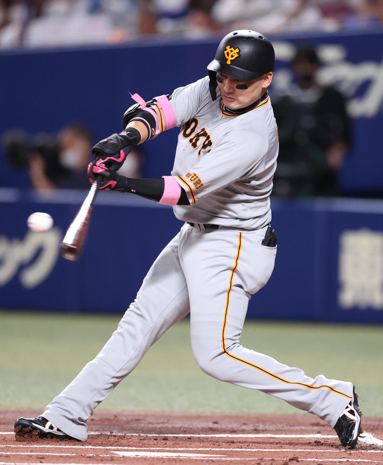 中日対巨人　1回表巨人1死一塁、右前打を放つ丸（撮影・狩俣裕三）