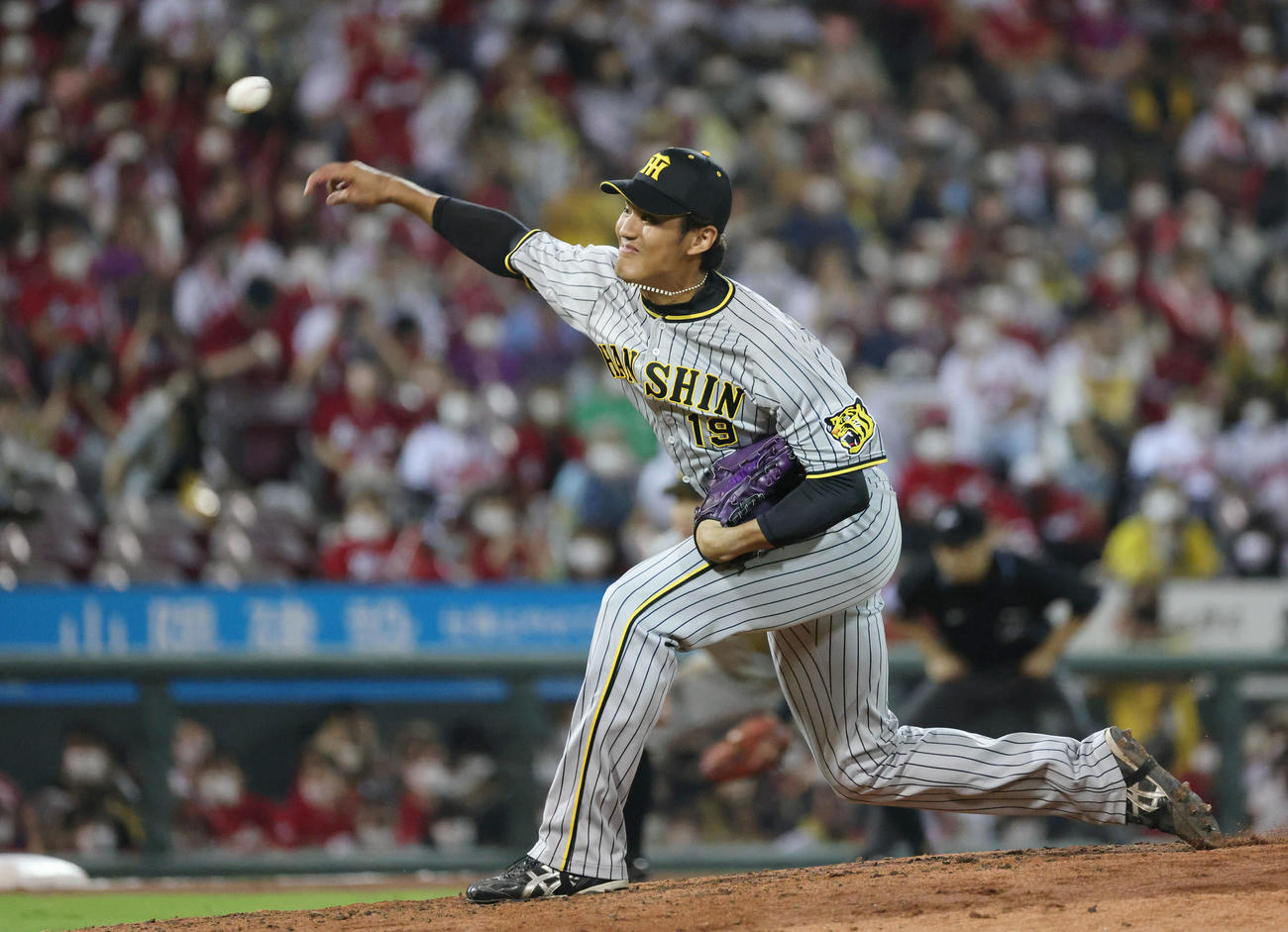 広島対阪神　5回裏広島、阪神3番手の藤浪（撮影・加藤孝規）