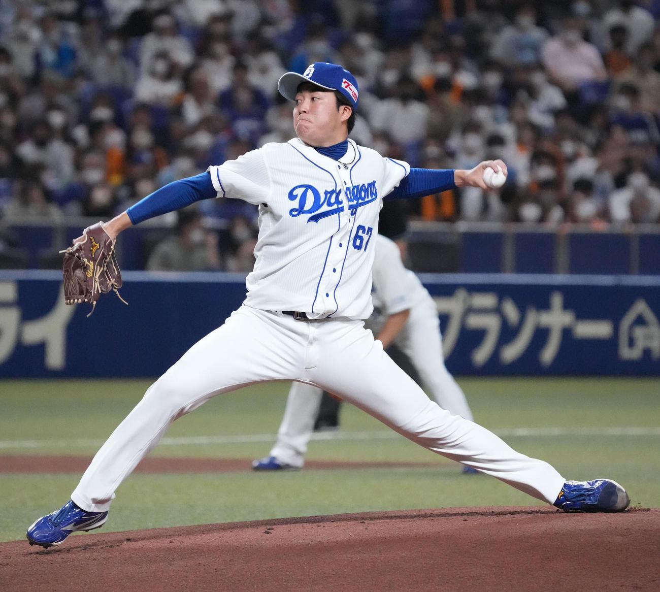 中日対巨人　力投する中日先発の上田（撮影・森本幸一）