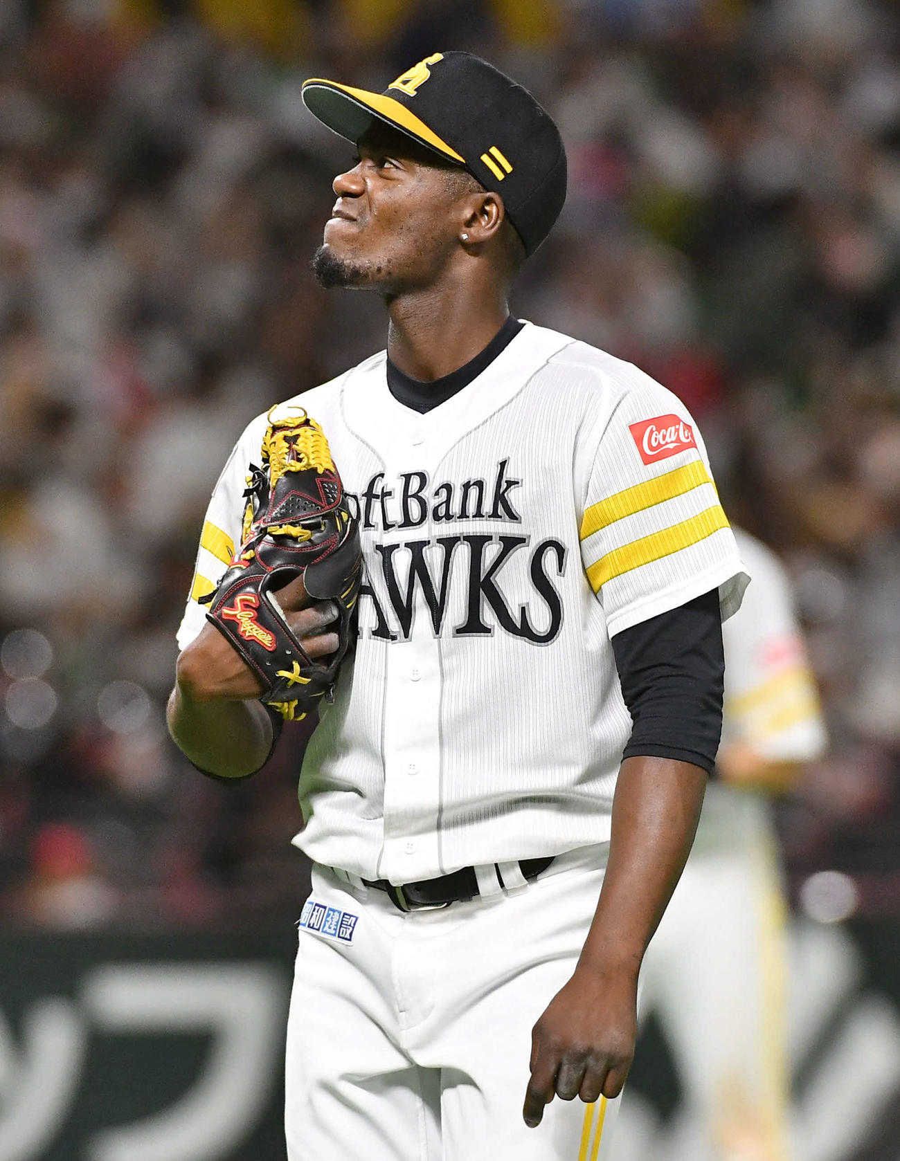 9回表、中村奨吾に同点本塁打を打たれたモイネロは悔しそうな表情でベンチへ戻る（撮影・岩下翔太）