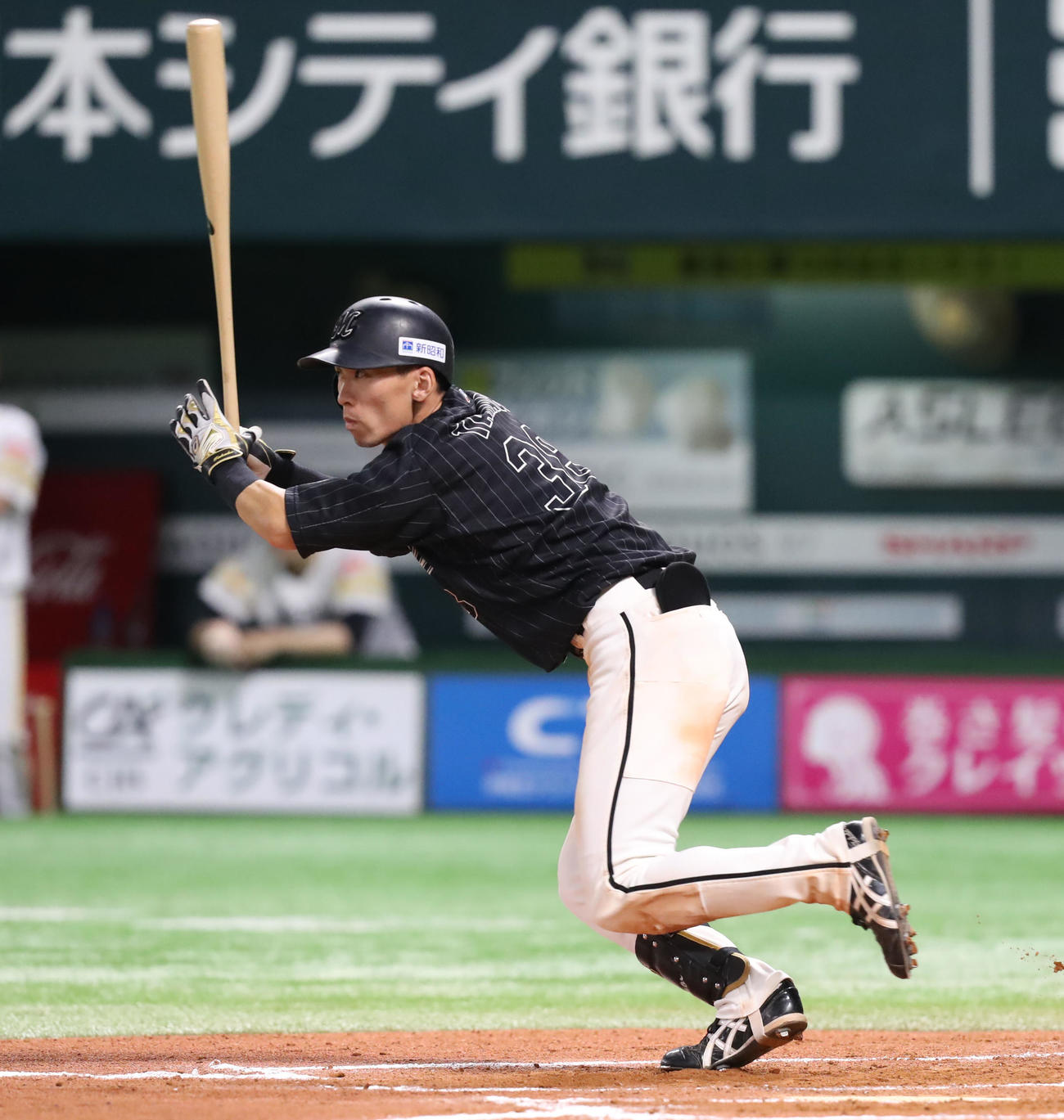 ソフトバンク対ロッテ　延長10回表ロッテ1死一、二塁、高部は中堅へ2点適時三塁打を放つ（撮影・屋方直哉）