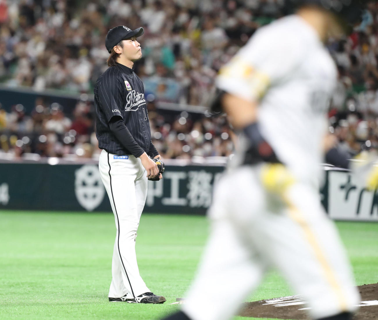 ソフトバンク対ロッテ　4回裏ソフトバンク2死一、二塁、二木は中村晃に右越え3点本塁打を浴びる（撮影・屋方直哉）