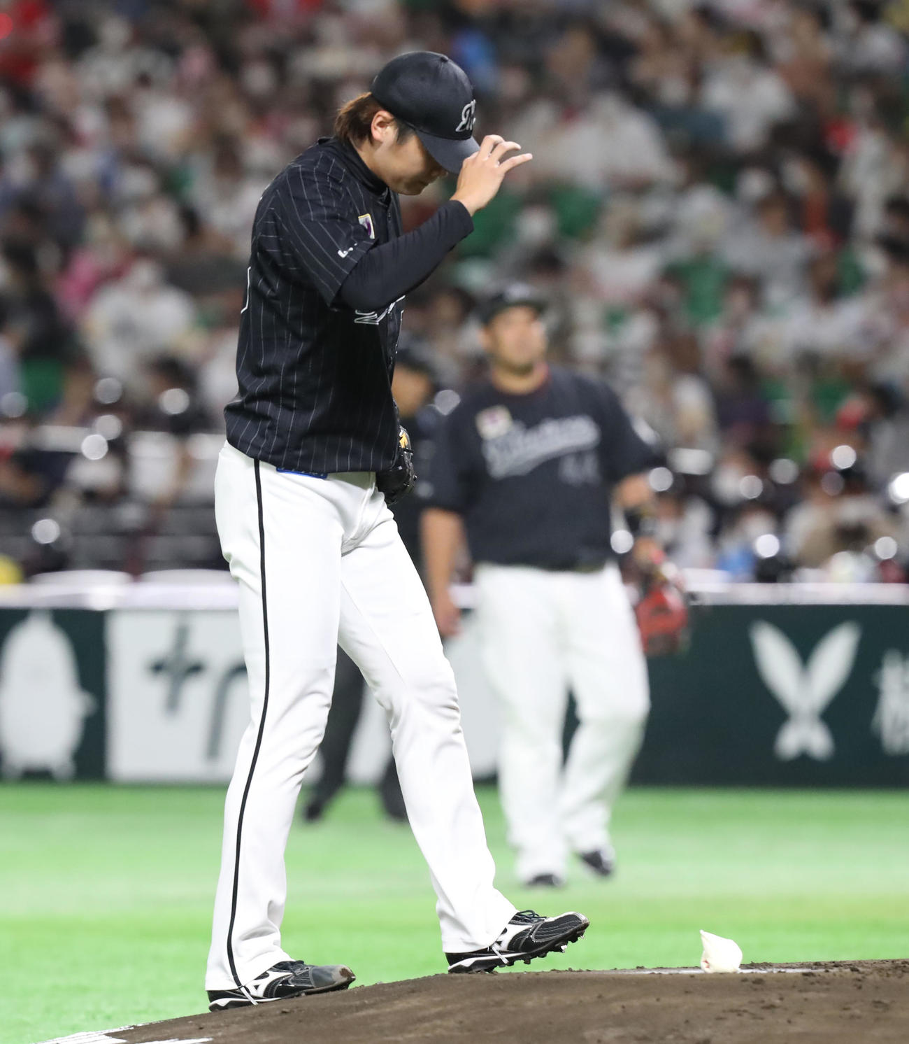 ソフトバンク対ロッテ　1回裏ソフトバンク無死、二木は三森に先制の右越え本塁打を浴びる（撮影・屋方直哉）