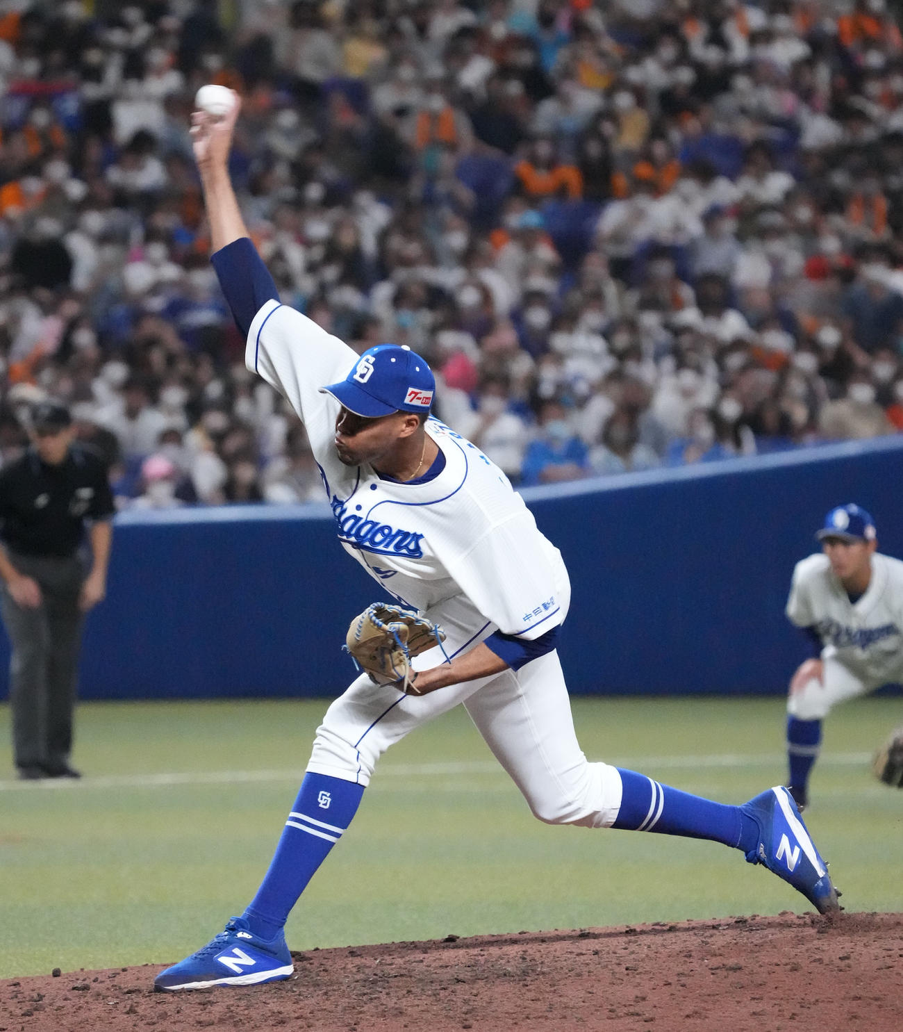 9回表、中日3番手で登板するR・マルティネス（撮影・森本幸一）