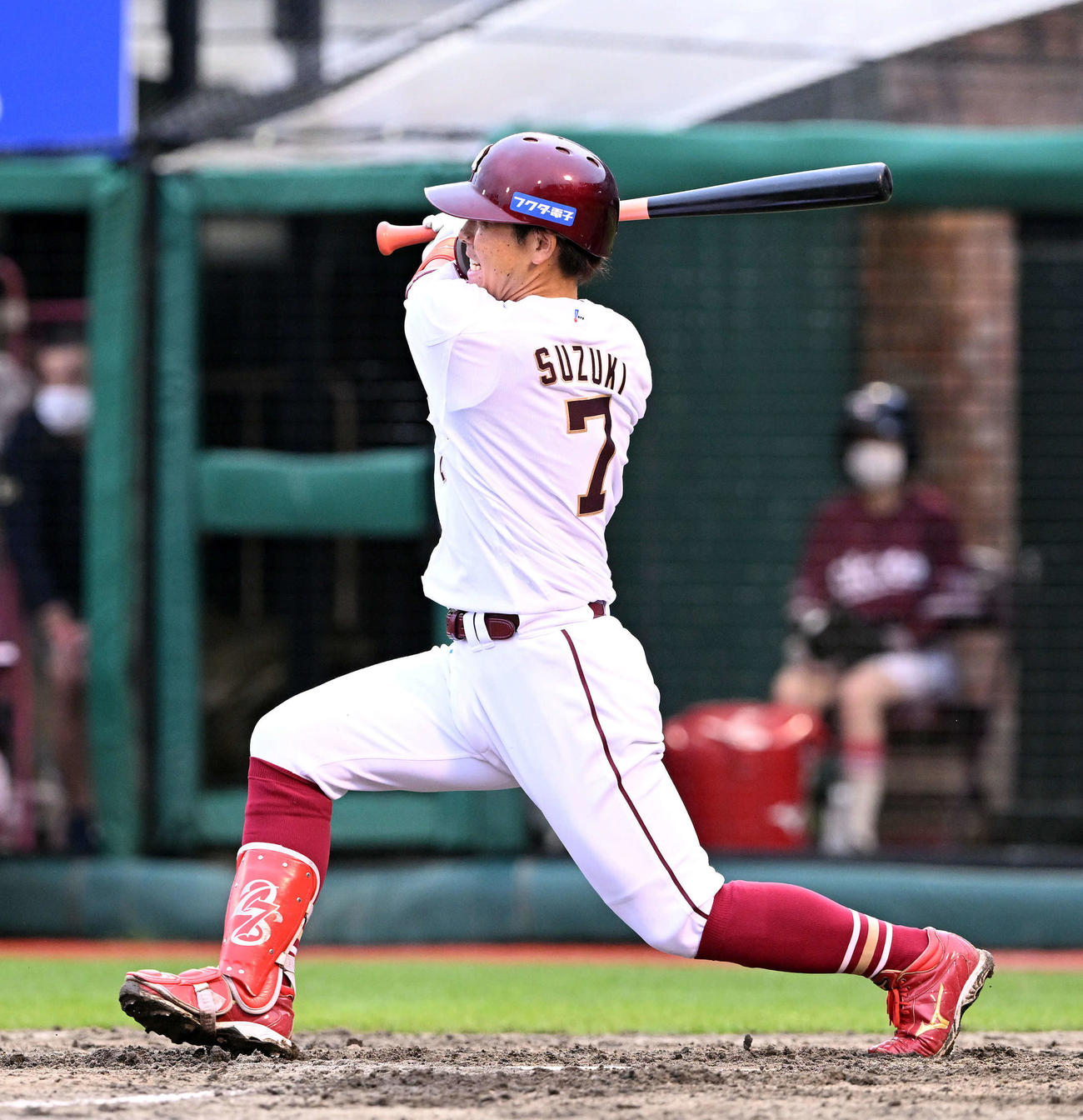 楽天対オリックス　2回裏楽天1死、鈴木大は右前打を放つ（撮影・滝沢徹郎）