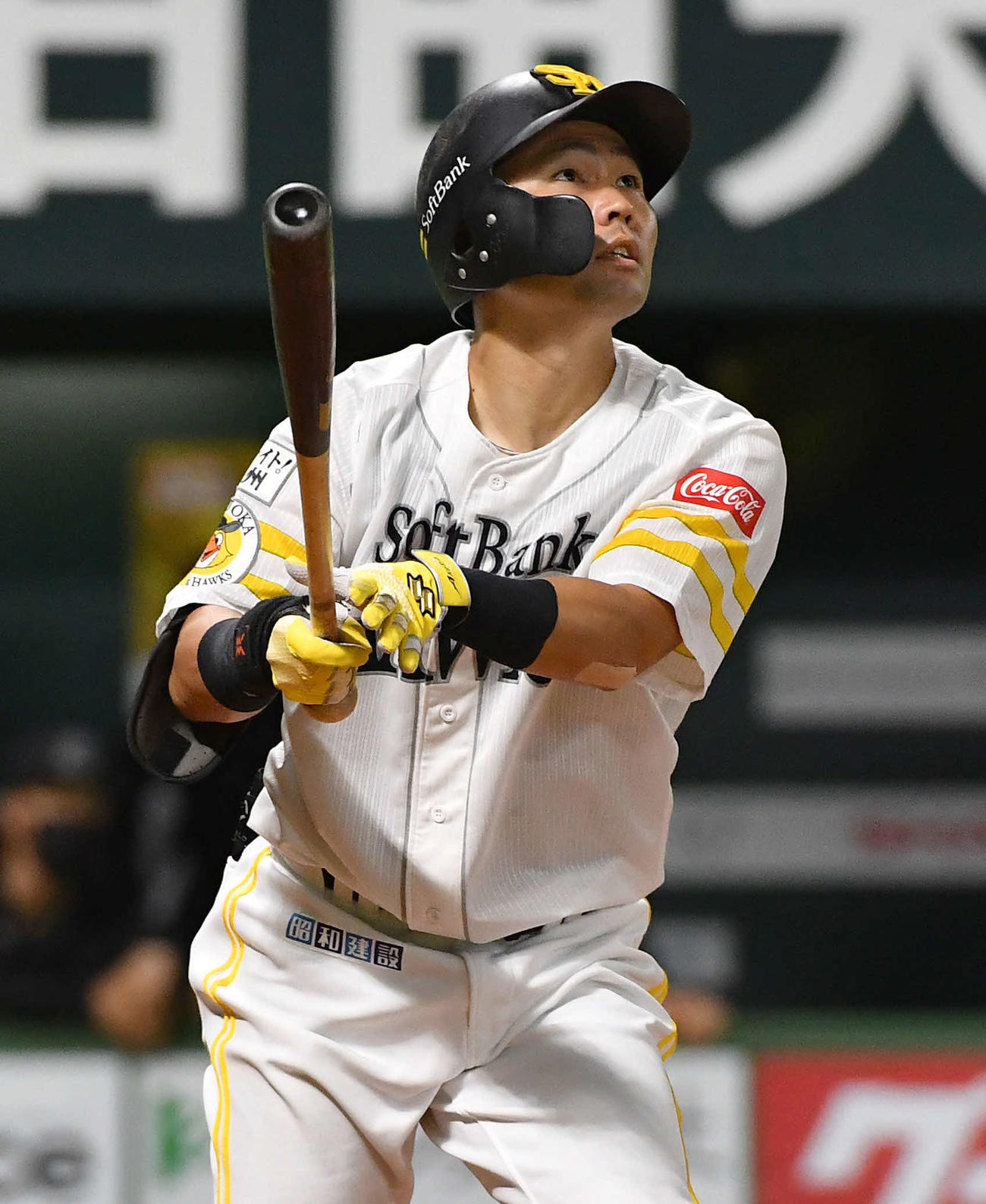 ソフトバンク対ロッテ　4回裏ソフトバンク2死一、二塁、中村晃は右越え3点本塁打を放つ（撮影・岩下翔太）