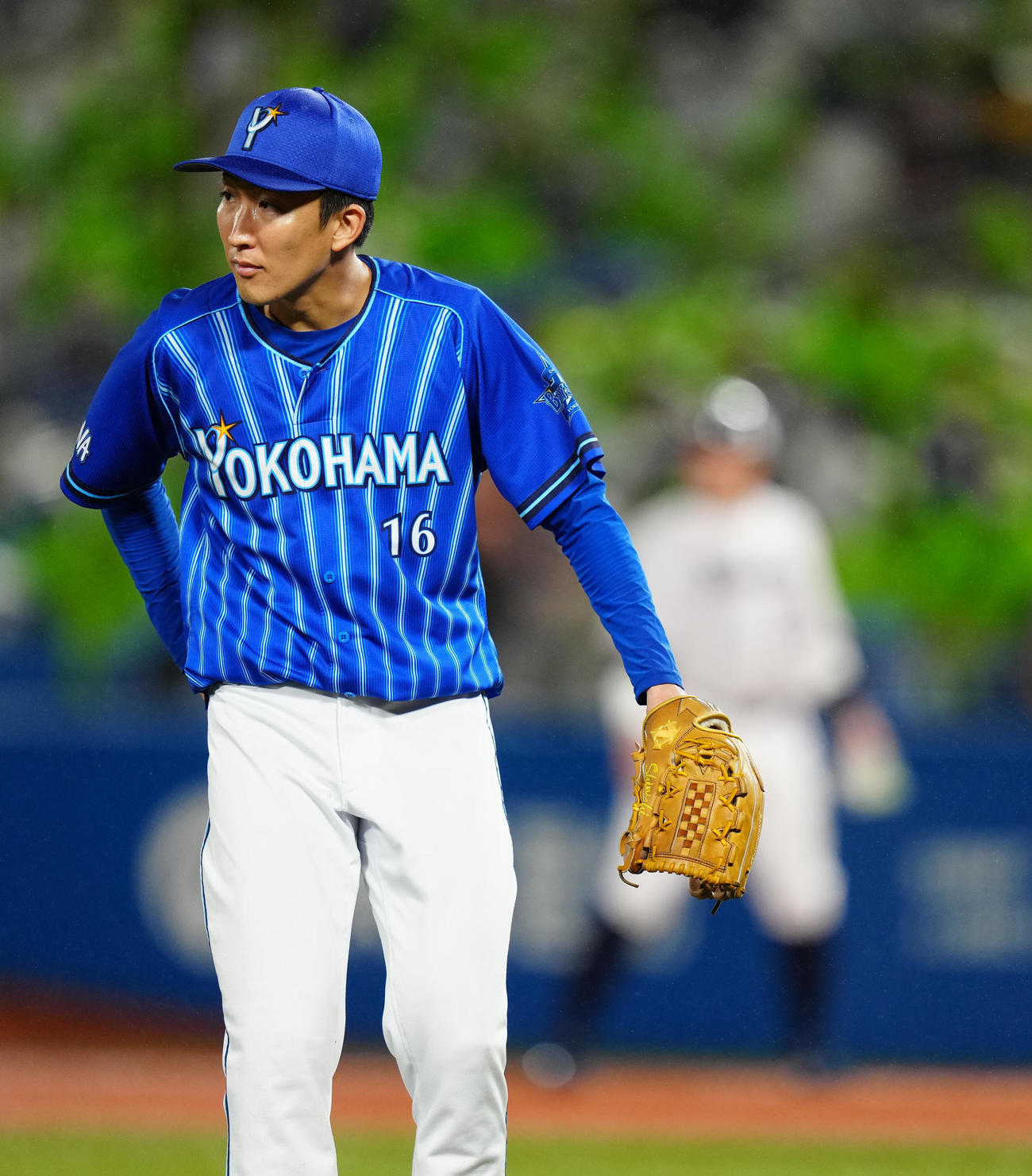 ヤクルト対DeNA 3回裏途中で降板するDeNA先発大貫（撮影・江口和貴）