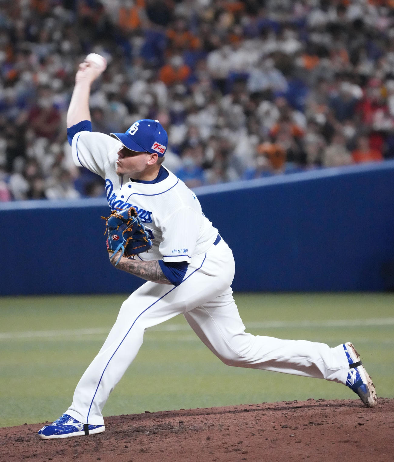 中日対巨人　8回表、中日2番手で登板するロドリゲス（撮影・森本幸一）