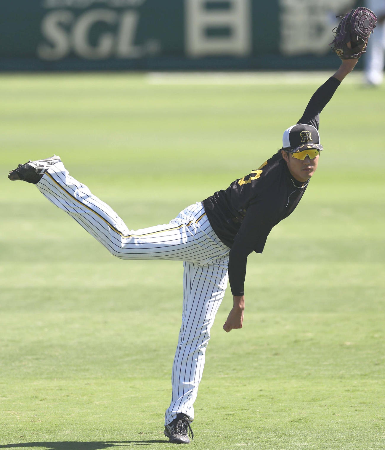 キャッチボールで調整する藤浪晋太郎（撮影・上田博志）