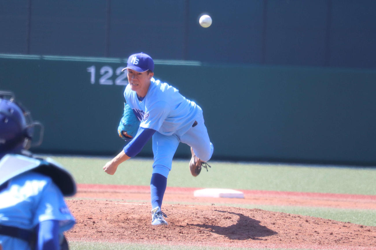 6回からリリーフのマウンドに立ち2回を無安打無失点と好投した日体大の矢沢（撮影・保坂淑子）